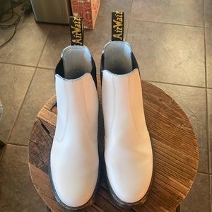 Dr Marten Chelsea Boots! Very good condition. Only worn 3 time’s. Very stylish